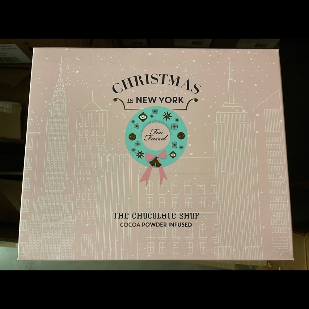 TOO FACED CHRISTMAS IN NEW YORK MAKEUP COLLECTION (NEW IN BOX, NEVER USED)